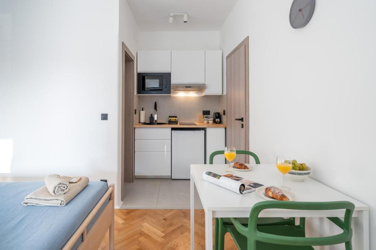 New! D31 Studio W2 Bikes, Sunny Terrace & Parking 로비니 외부 사진