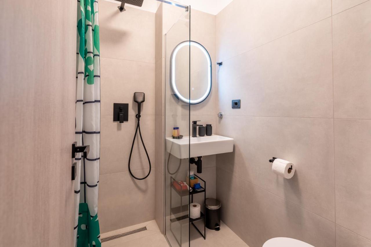 New! D31 Studio W2 Bikes, Sunny Terrace & Parking 로비니 외부 사진