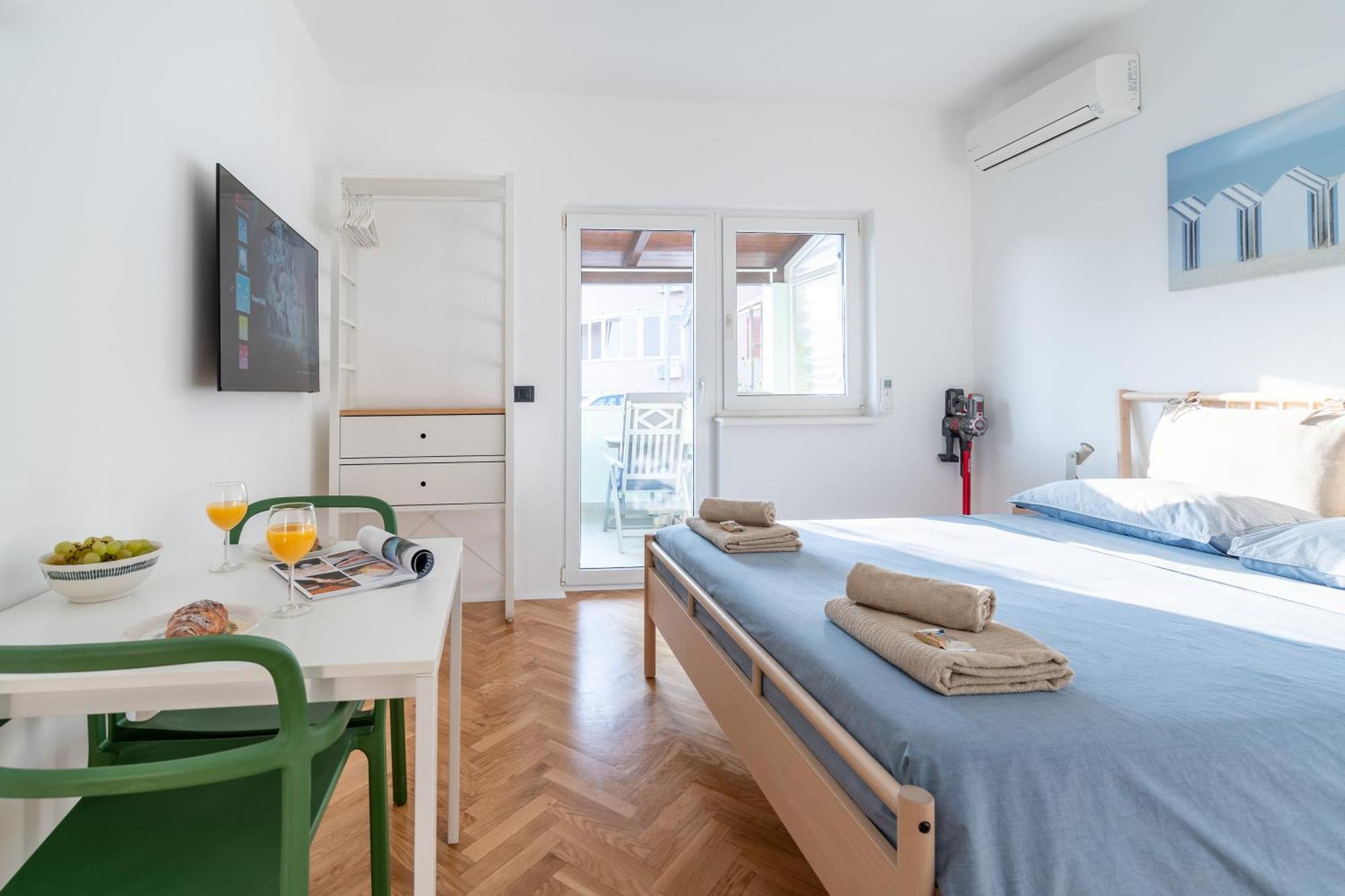 New! D31 Studio W2 Bikes, Sunny Terrace & Parking 로비니 외부 사진