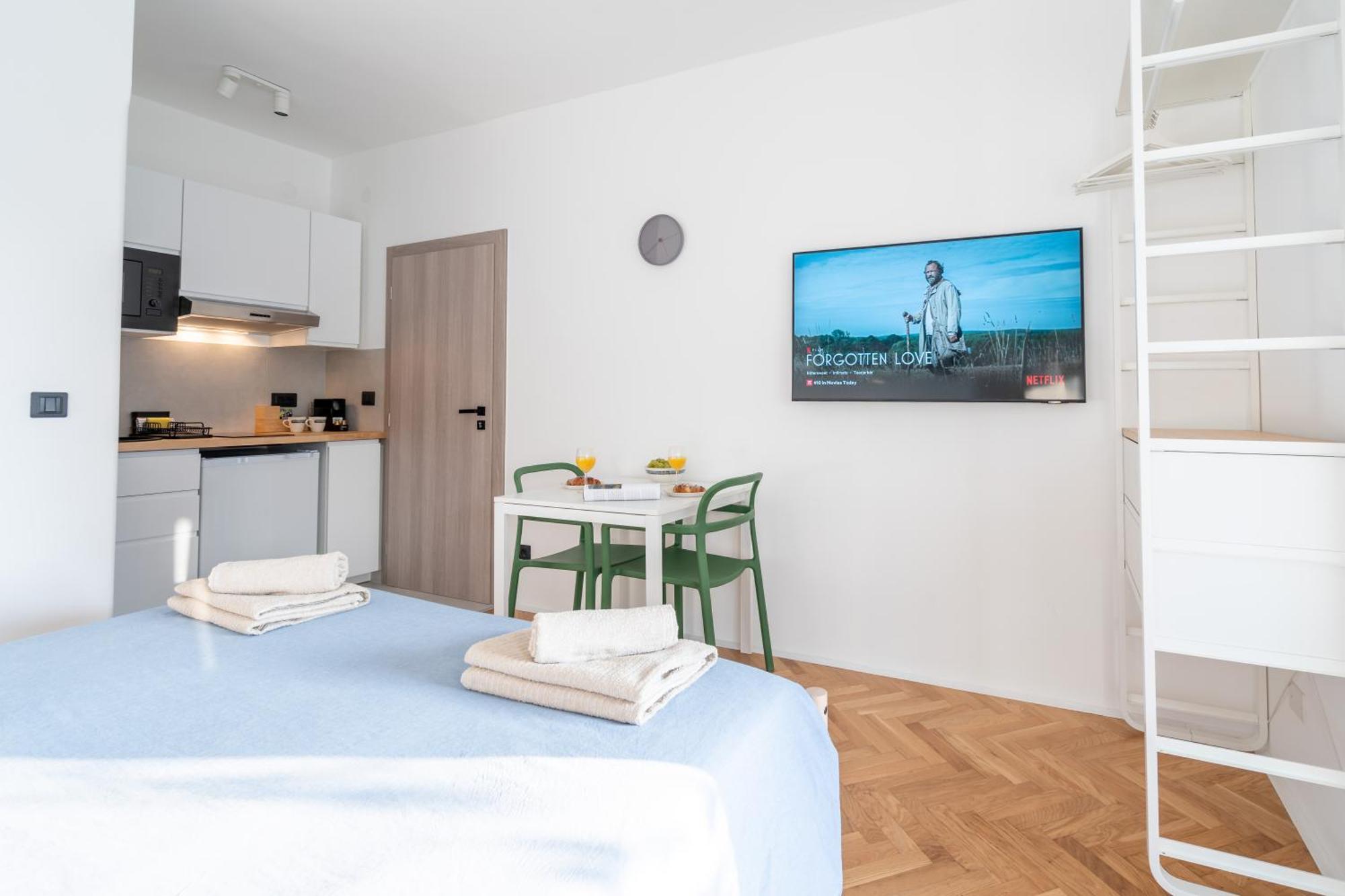 New! D31 Studio W2 Bikes, Sunny Terrace & Parking 로비니 외부 사진