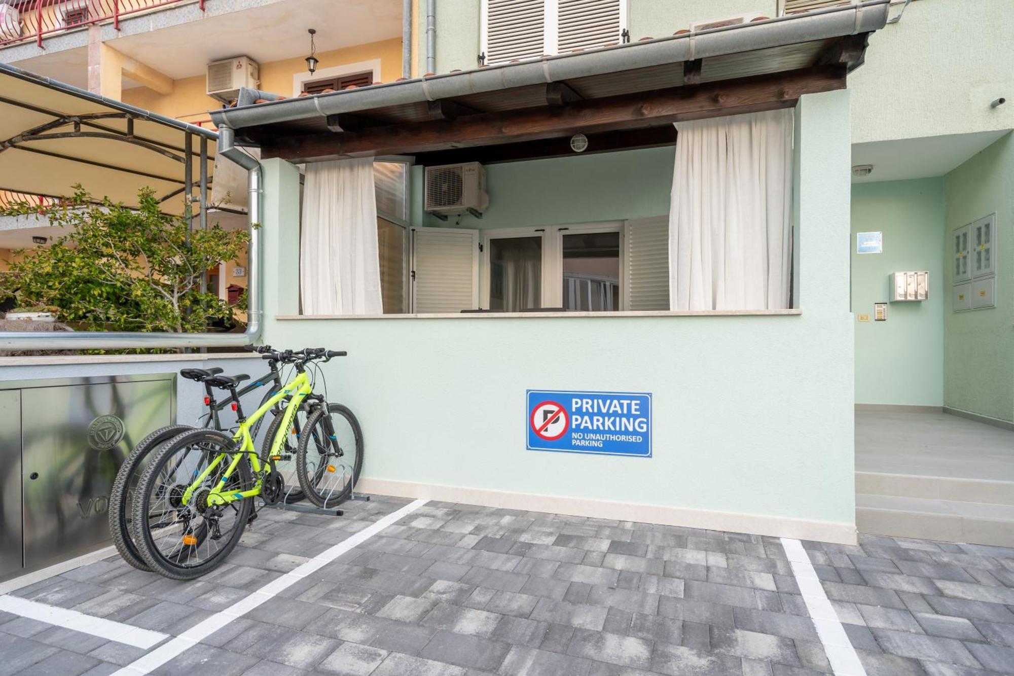 New! D31 Studio W2 Bikes, Sunny Terrace & Parking 로비니 외부 사진